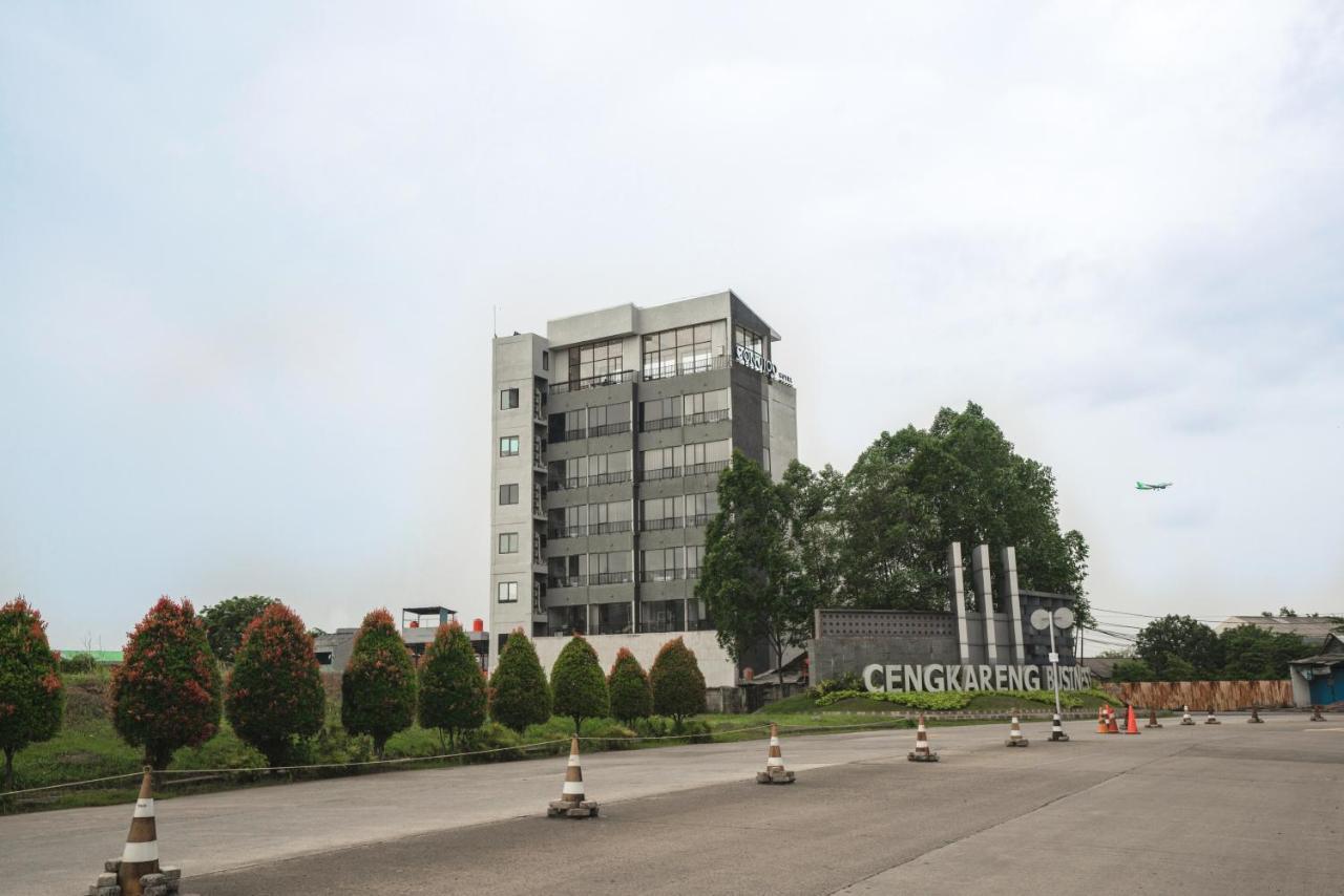 Conjioo Hotel At Jakarta Airport Tangerang Exterior photo